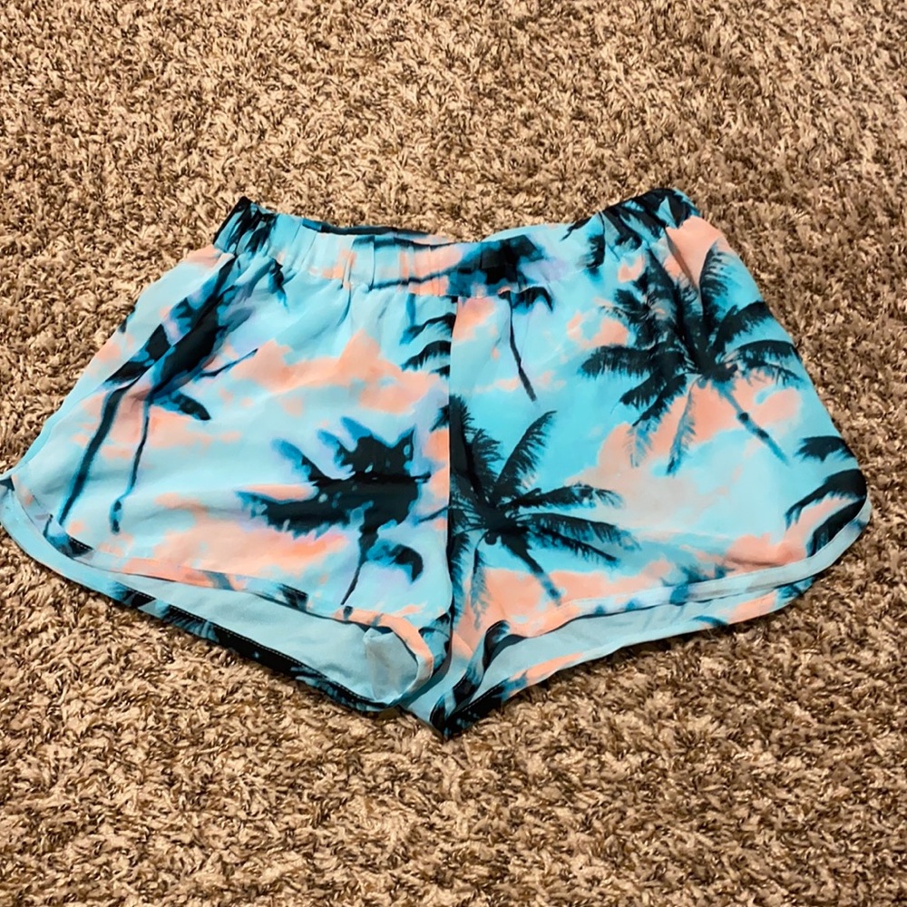 Brand new palm tree shorts ❤️